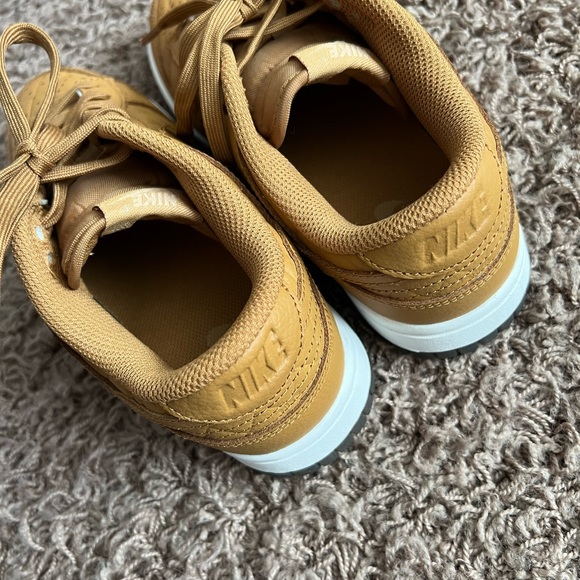Nike Dunks Wheat/Sail, size 7 Women’s - Picture 2 of 6
